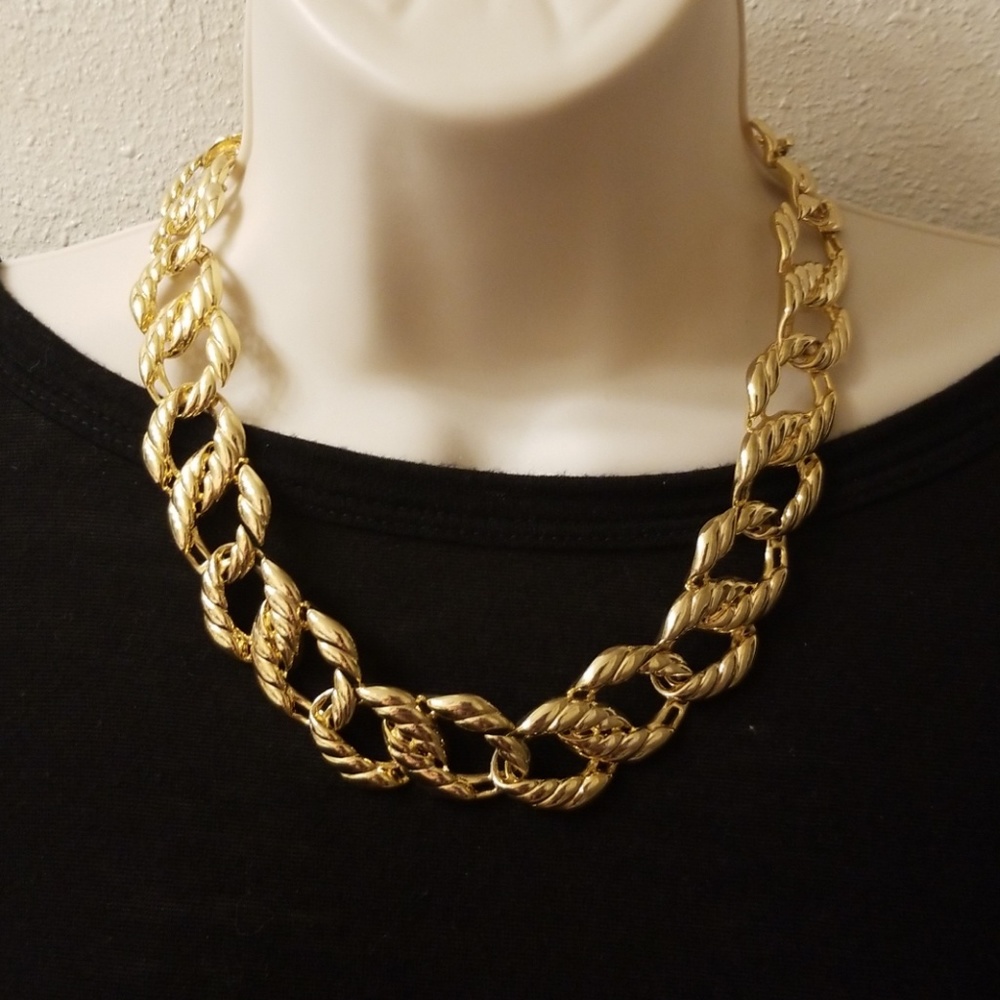 Gorgeous necklace